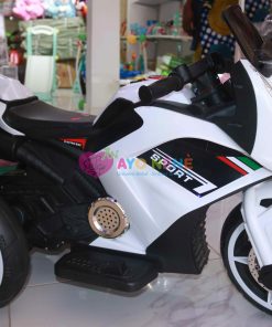 Moto avec 3 roues
